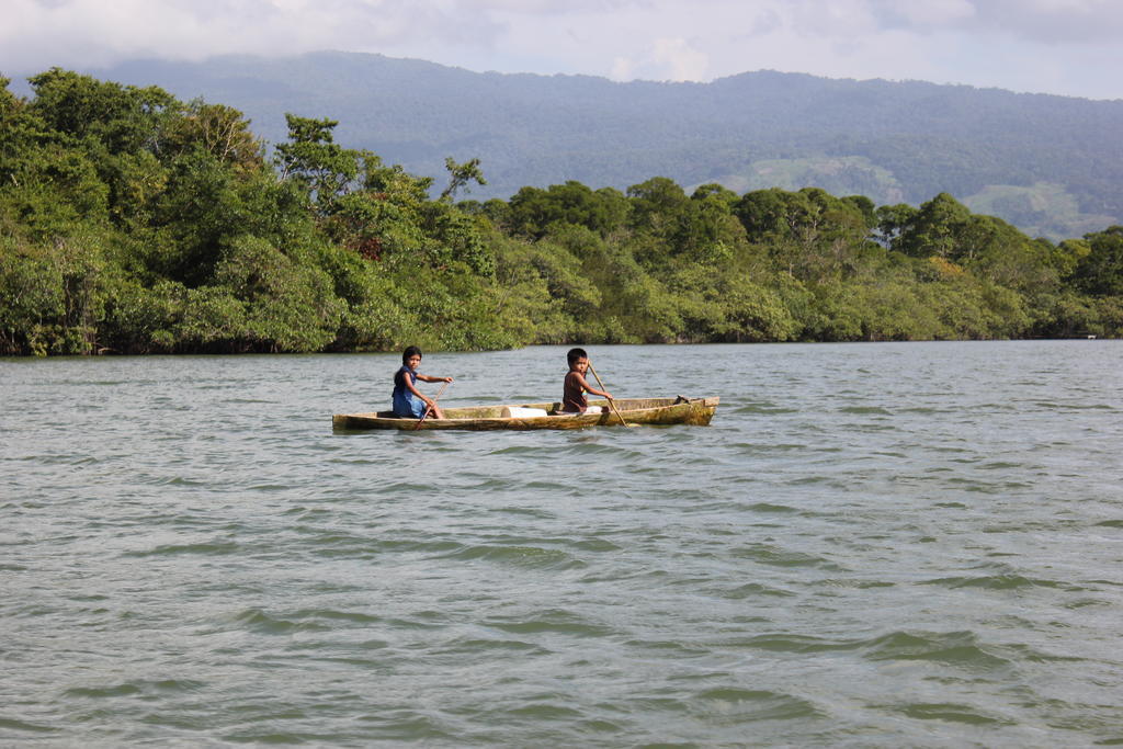 Hotel Y Restaurante Backpackers Rio Dulce Luaran gambar