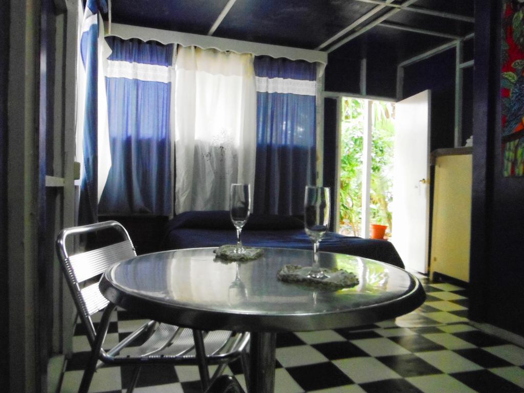 Hotel Y Restaurante Backpackers Rio Dulce Bilik gambar