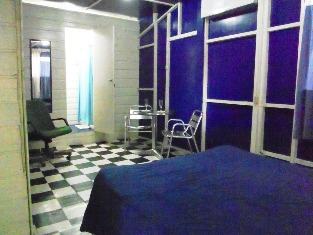 Hotel Y Restaurante Backpackers Rio Dulce Bilik gambar