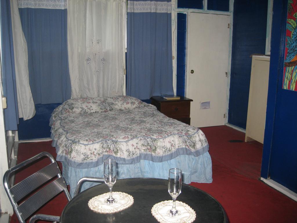 Hotel Y Restaurante Backpackers Rio Dulce Bilik gambar